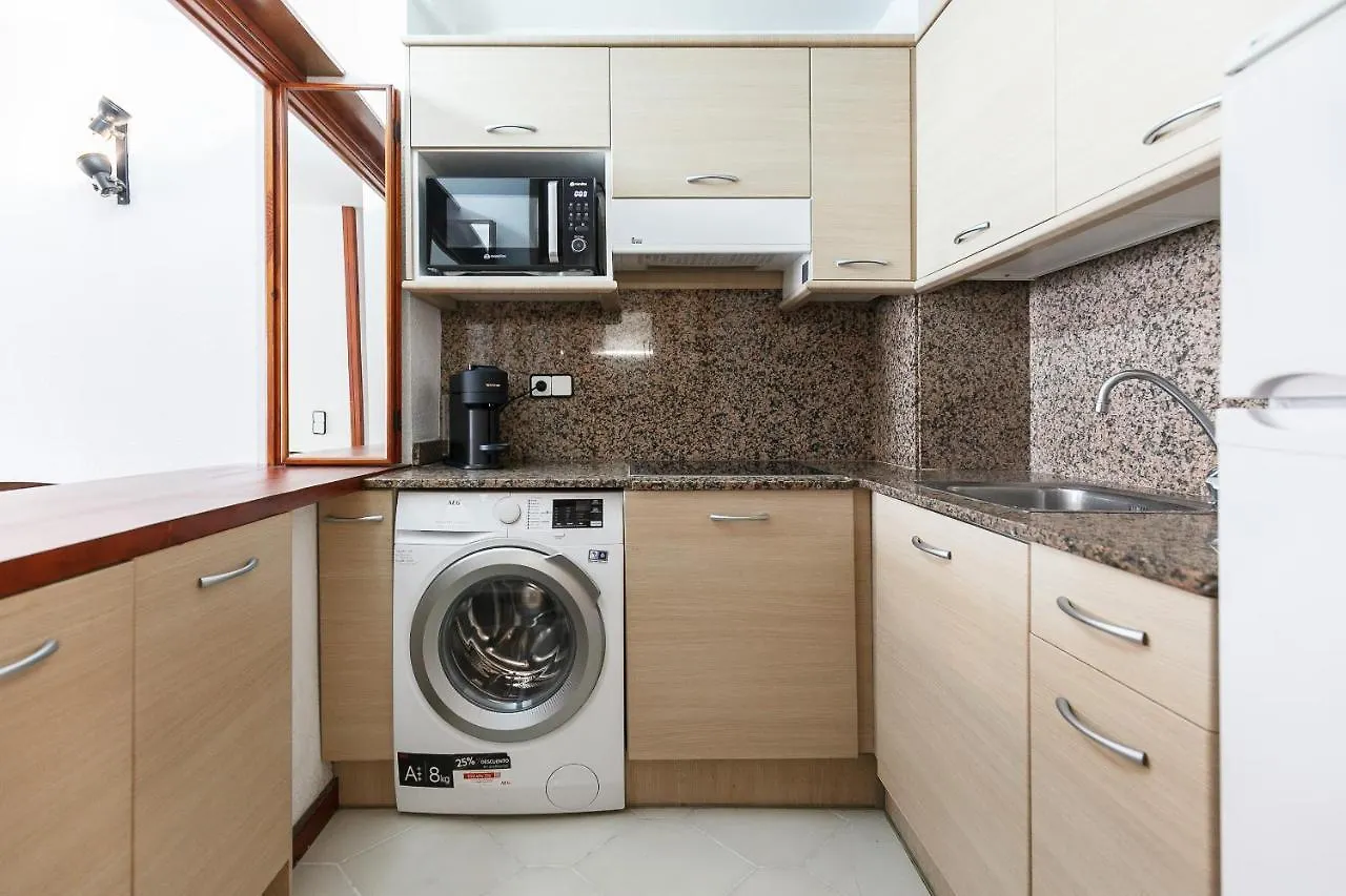 Uhc Novelty Apartments Салоу