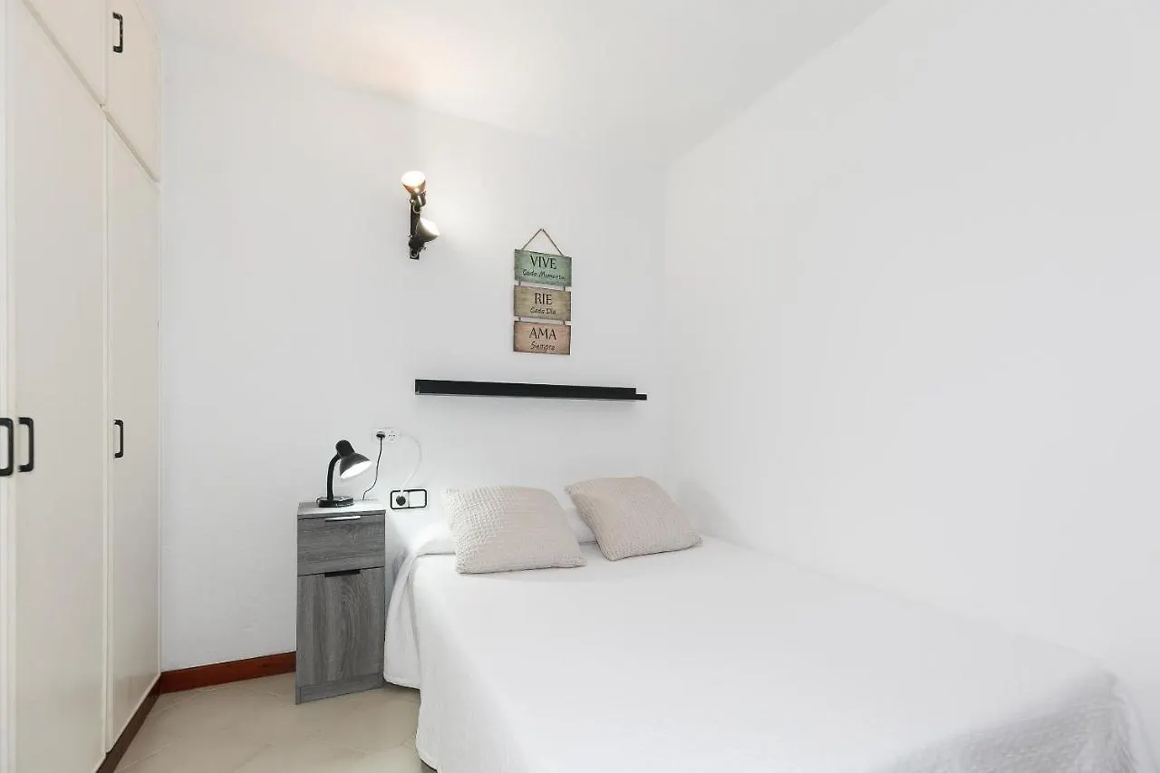 Uhc Novelty Apartments Салоу