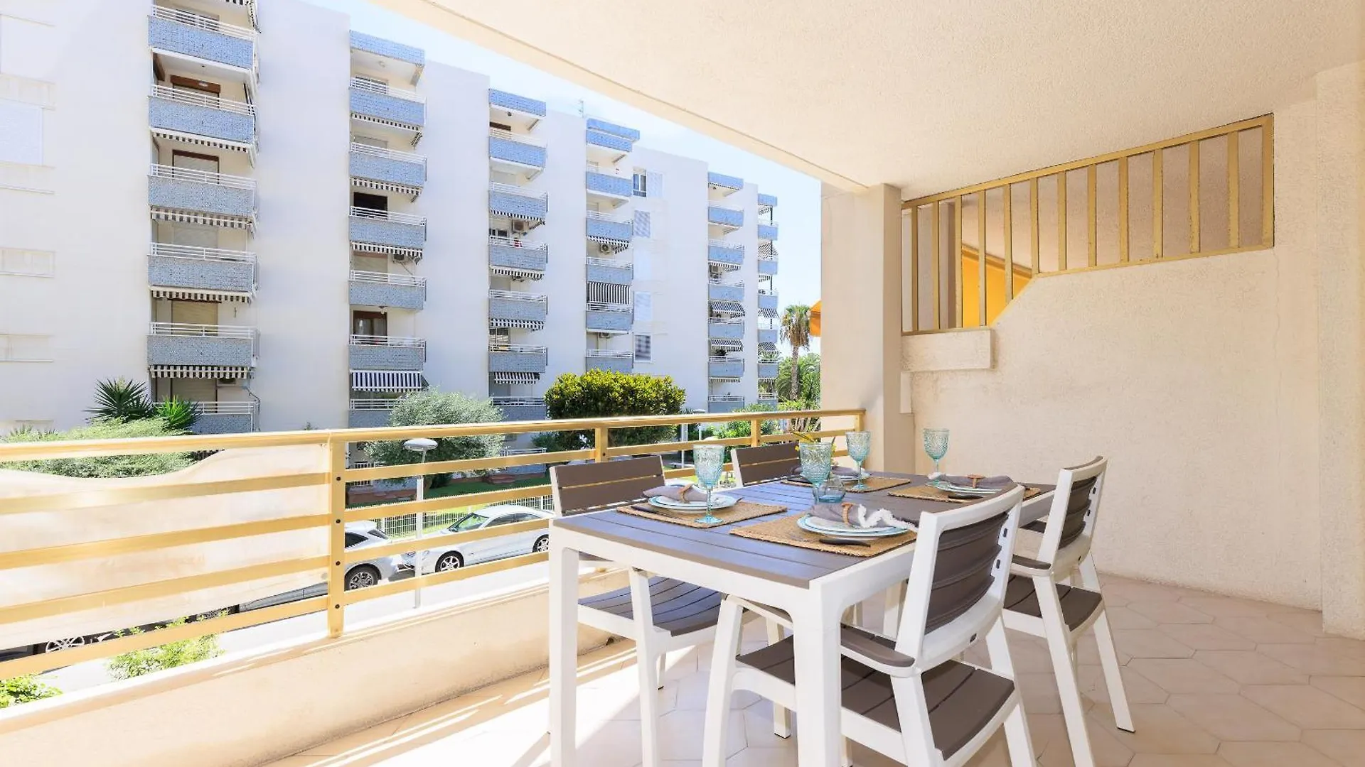 Uhc Novelty Apartments Салоу Испания