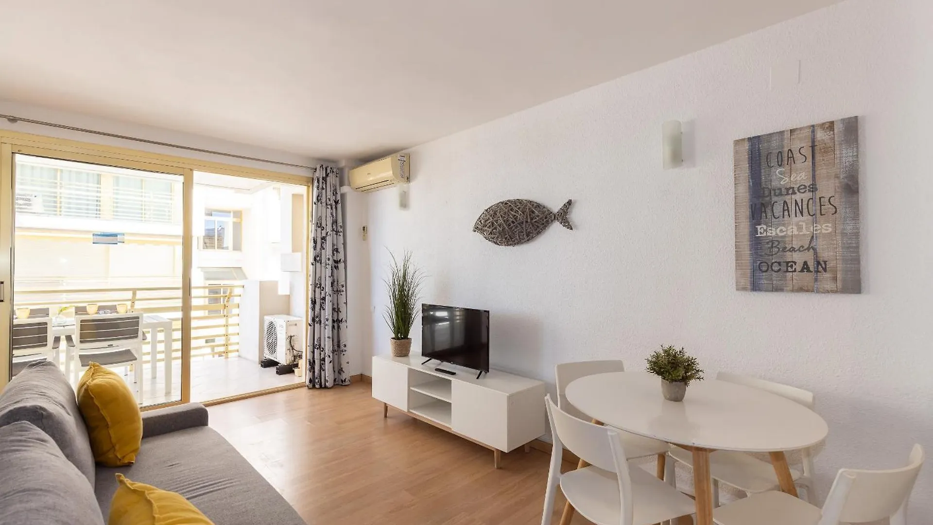 Uhc Novelty Apartments Salou